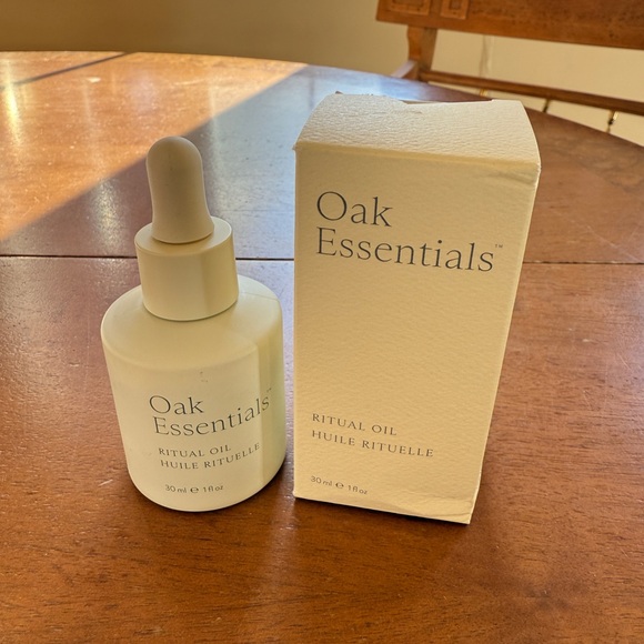 Oak Essentials Ritual Oil - Picture 1 of 2